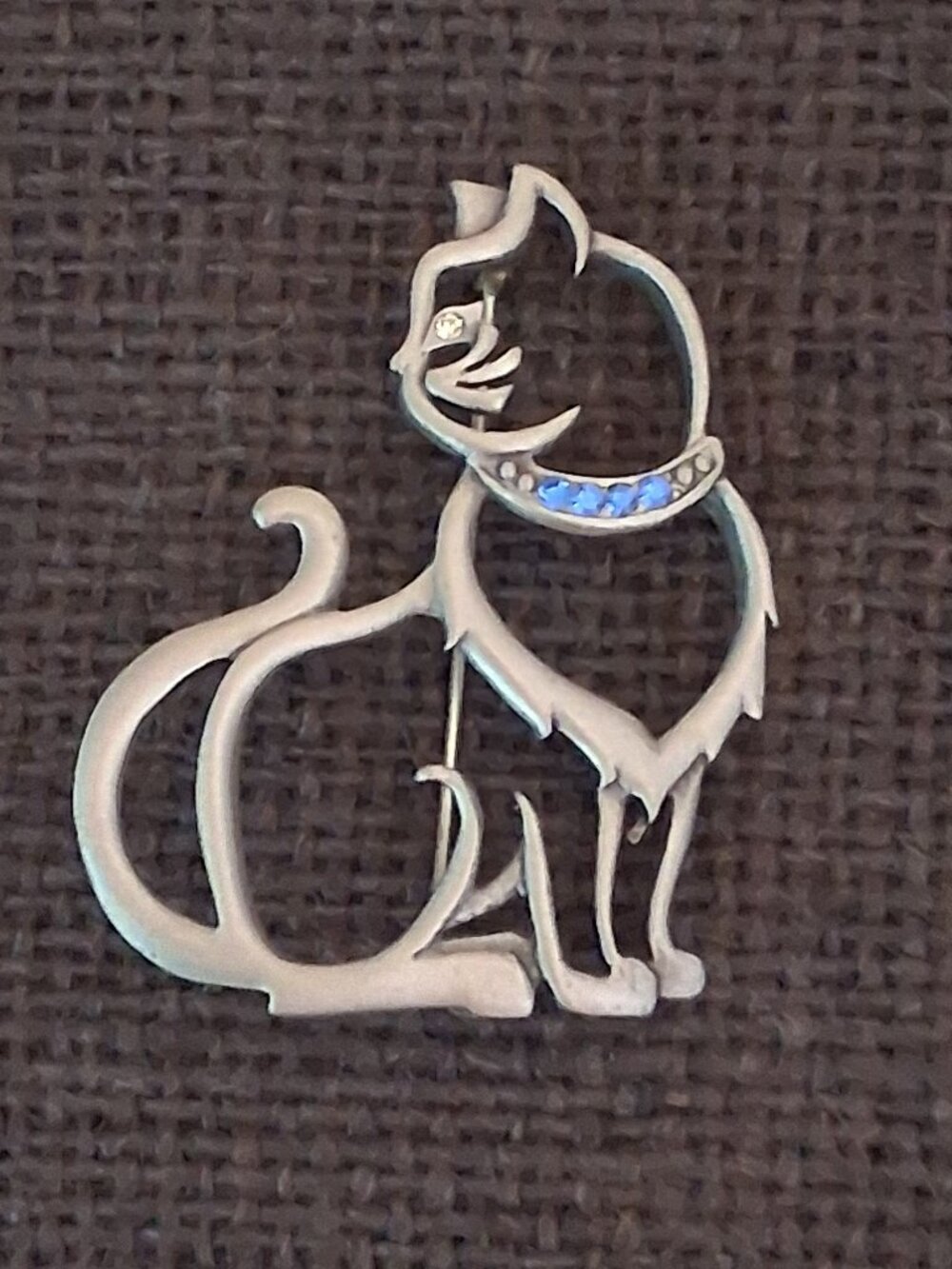 JJ JONETTE Pewter Cat Brooch Pin Rhinestone Eye Blue Collar